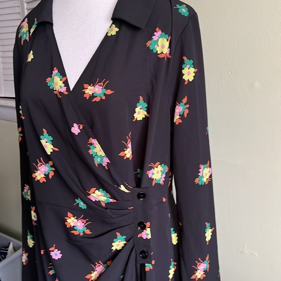 ASOS DESIGN ruched front button up wrap shirt midi dress in black floral print - Picture 7 of 16